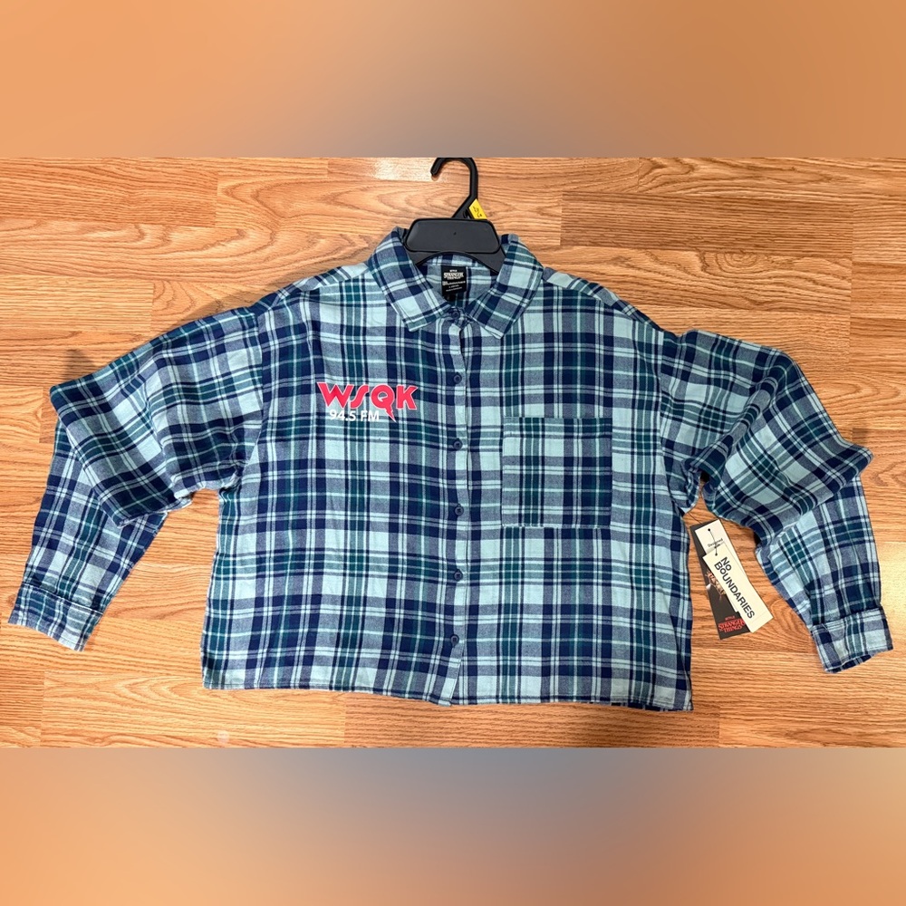 NWT Sz:L  Netflix Stranger Things Hawkins WSQK 94.5 Hitmaker Plaid Crop Flannel